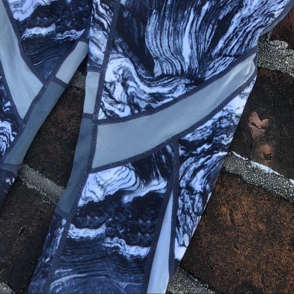 Zella leggings with nylon cut outs size XS - Picture 6 of 8